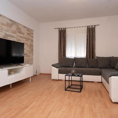 Holiday Home Luka Pridraga Luaran gambar