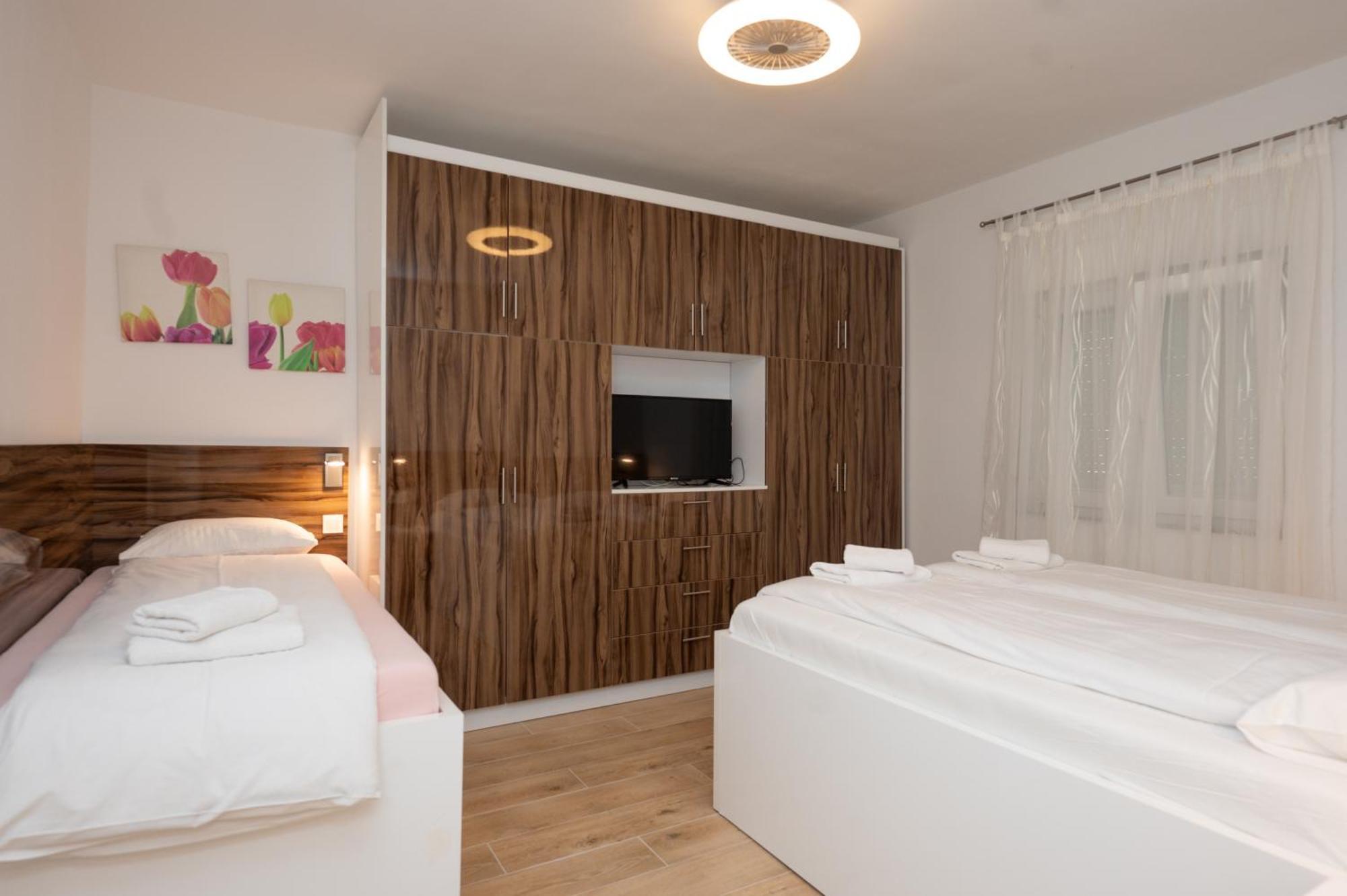 Holiday Home Luka Pridraga Luaran gambar