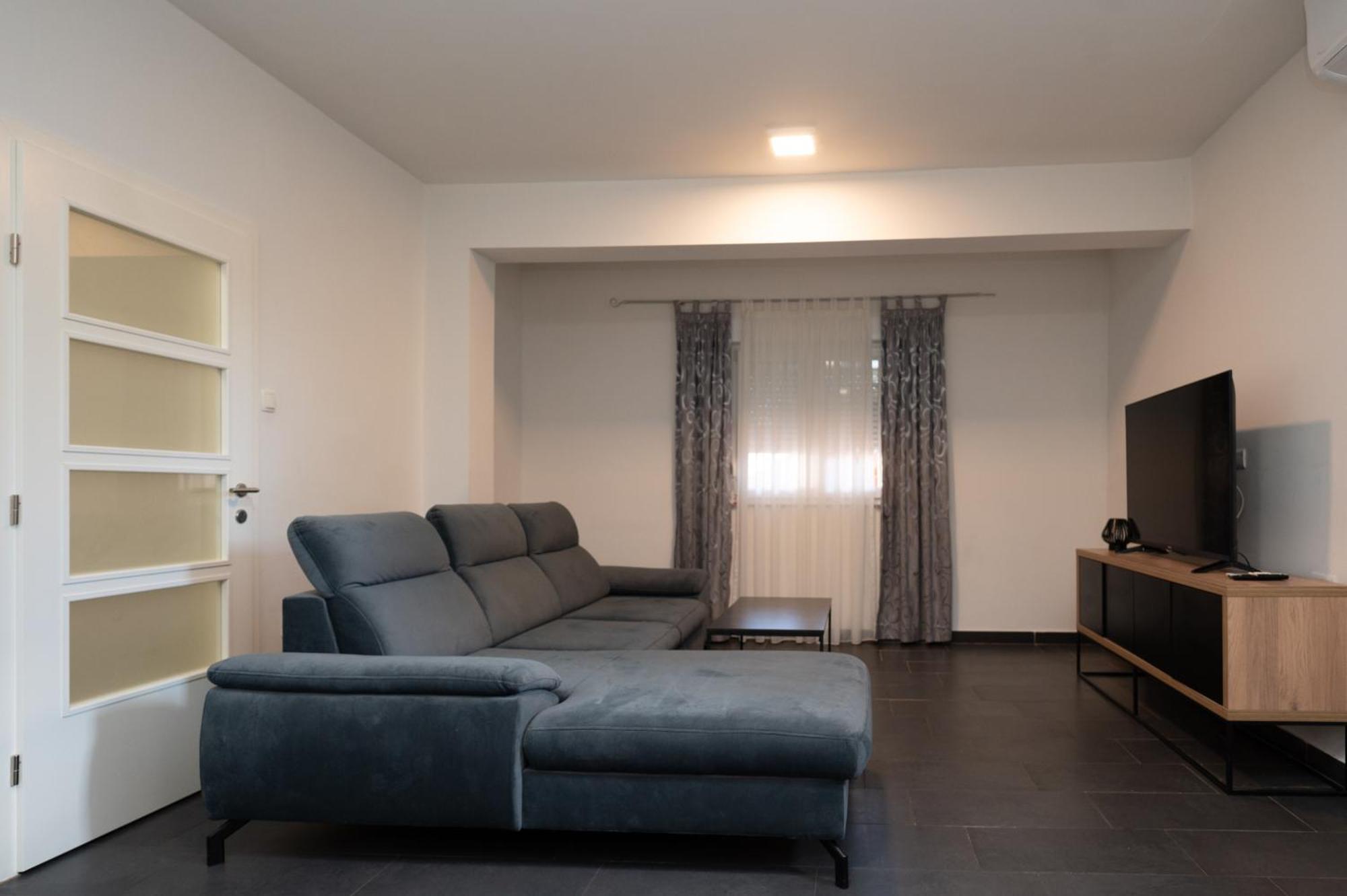 Holiday Home Luka Pridraga Luaran gambar