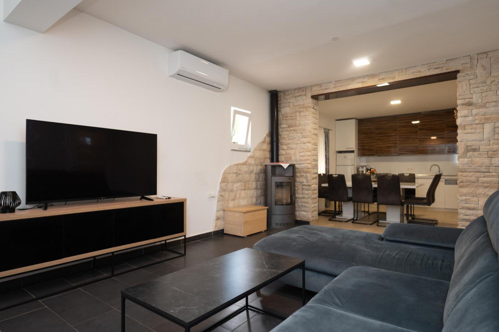 Holiday Home Luka Pridraga Luaran gambar