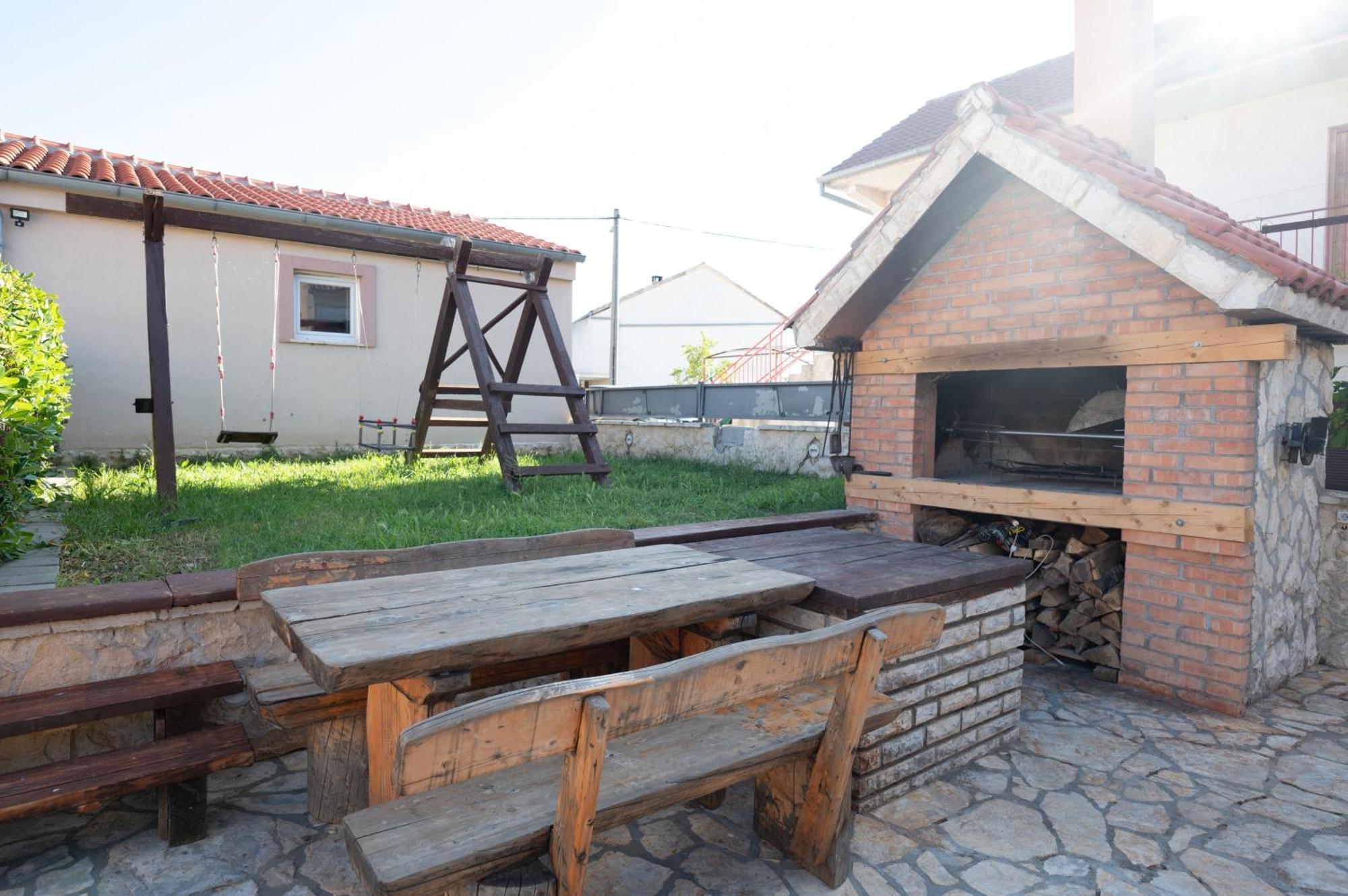 Holiday Home Luka Pridraga Luaran gambar