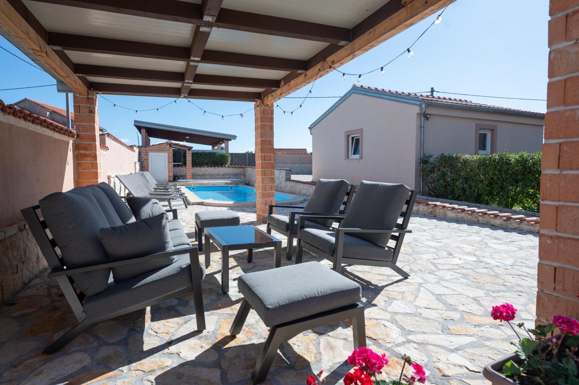 Holiday Home Luka Pridraga Luaran gambar