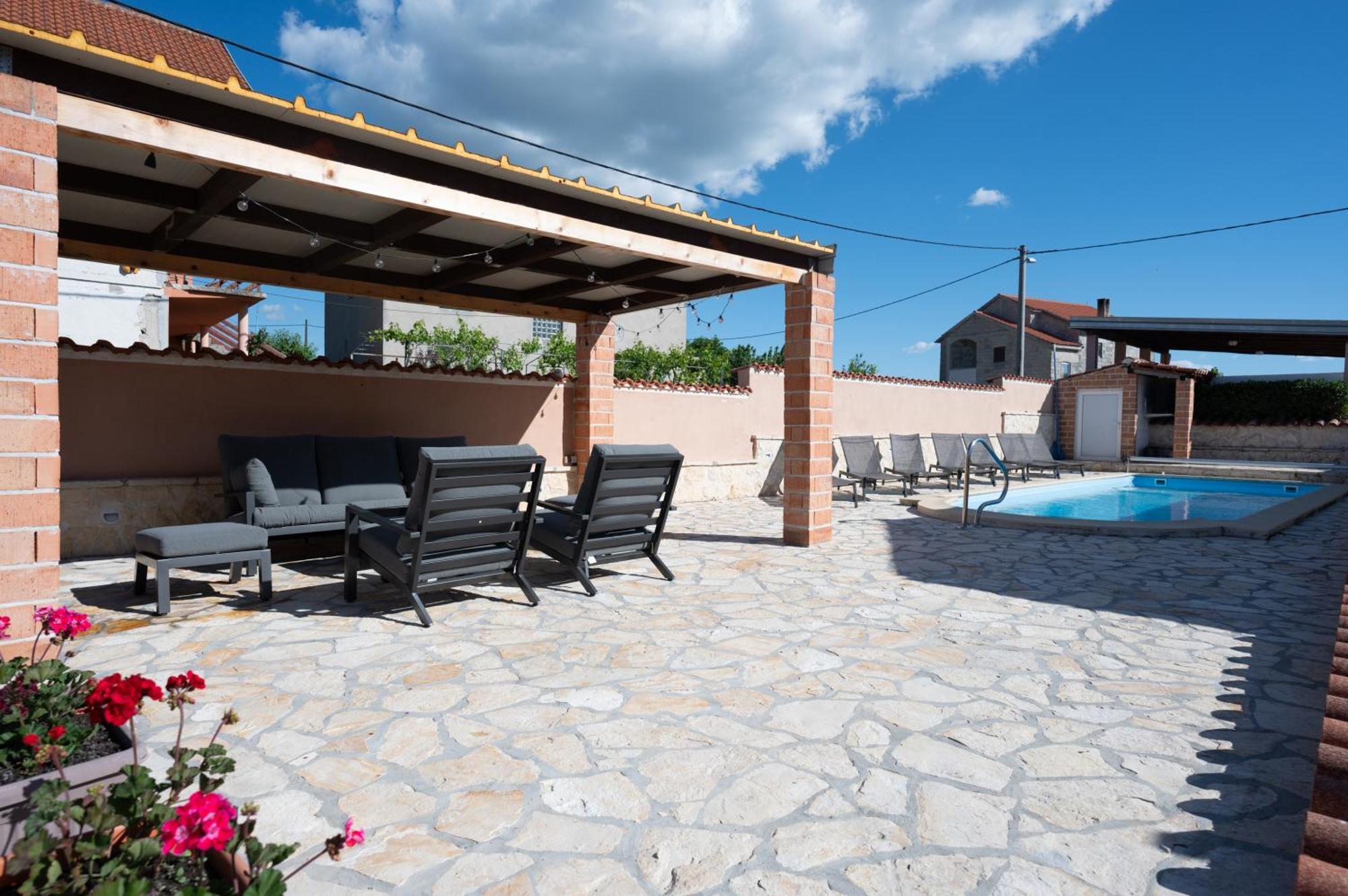 Holiday Home Luka Pridraga Luaran gambar