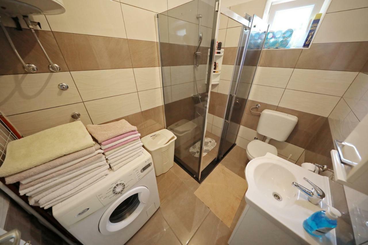 Holiday Home Luka Pridraga Luaran gambar