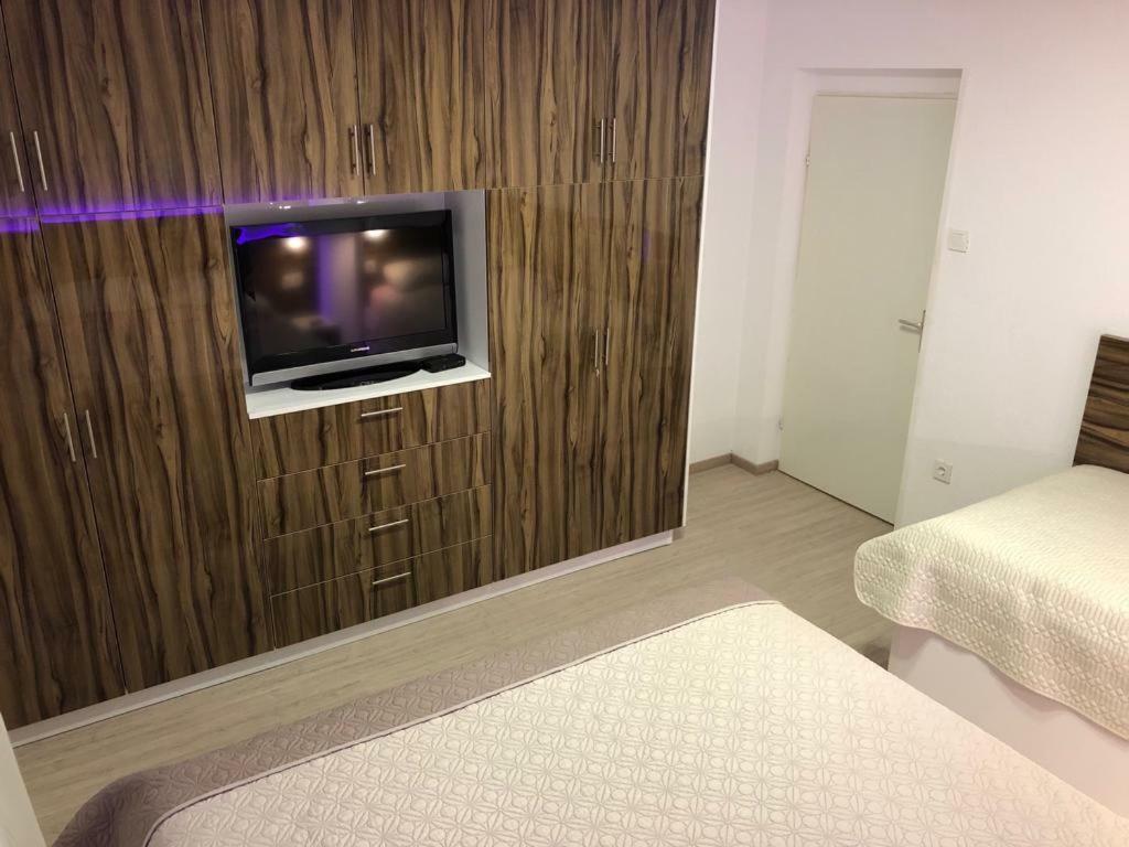 Holiday Home Luka Pridraga Luaran gambar
