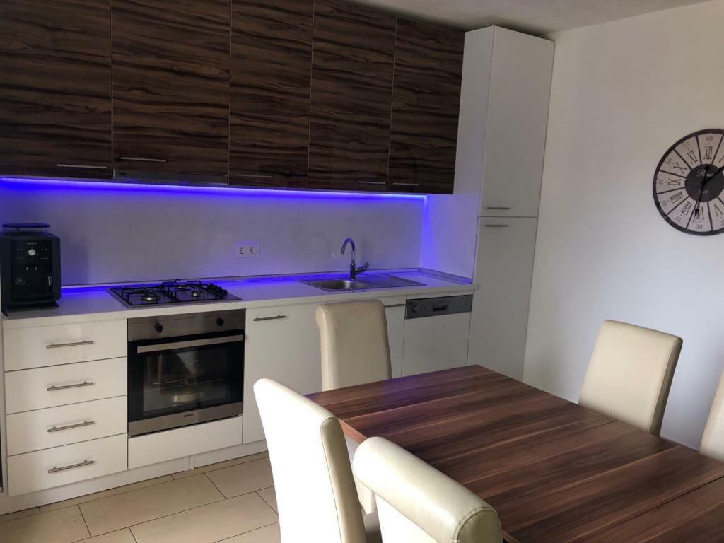 Holiday Home Luka Pridraga Luaran gambar